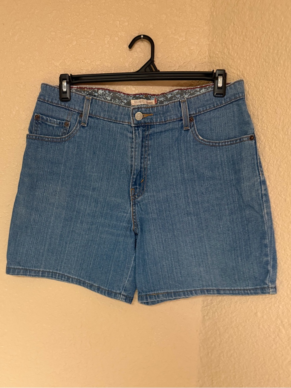 4/$20 Levi’s 550 Relaxed Blue Denim Women’s Shorts